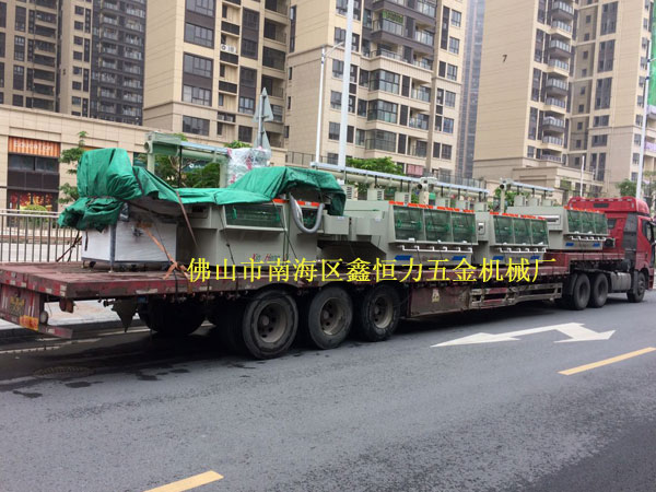 福建客戶不銹鋼鍋片蝕刻機裝車發(fā)貨！